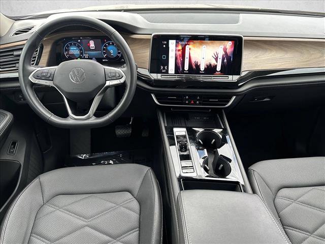 Used 2025 Volkswagen Atlas SE image 25