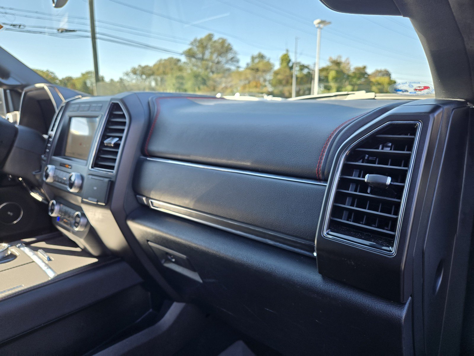 Used 2019 Ford Expedition Limited w/ Equipment Group 303A AWD/4WD image 17
