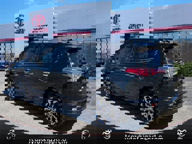 Used 2017 Toyota RAV4 Limited image 3