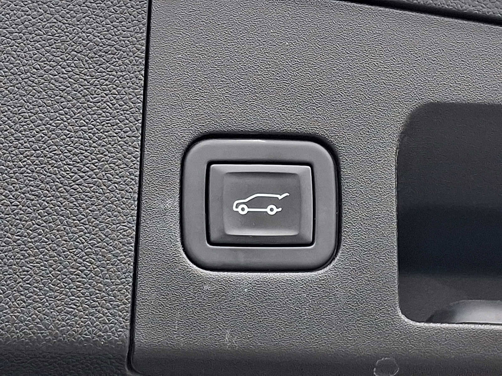 Used 2023 Cadillac XT4 Luxury w/ Cold Weather Package image 29