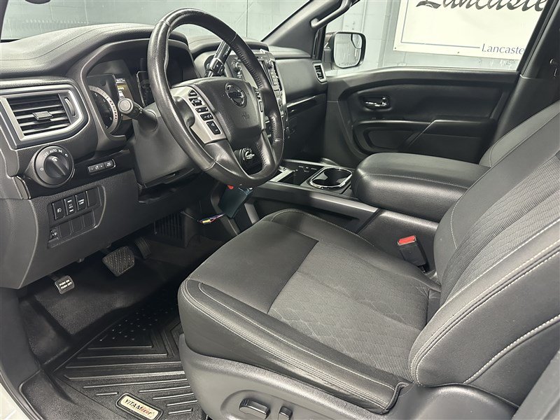 Used 2018 Nissan Titan SV w/ SV Convenience Package AWD/4WD image 2