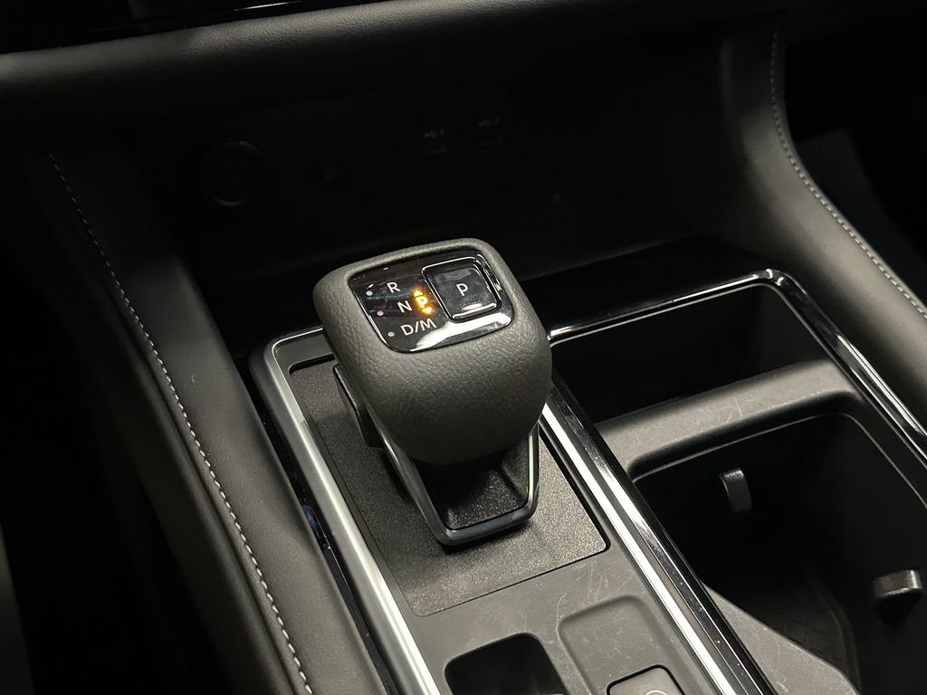 Used 2025 Nissan Pathfinder SL AWD/4WD image 16