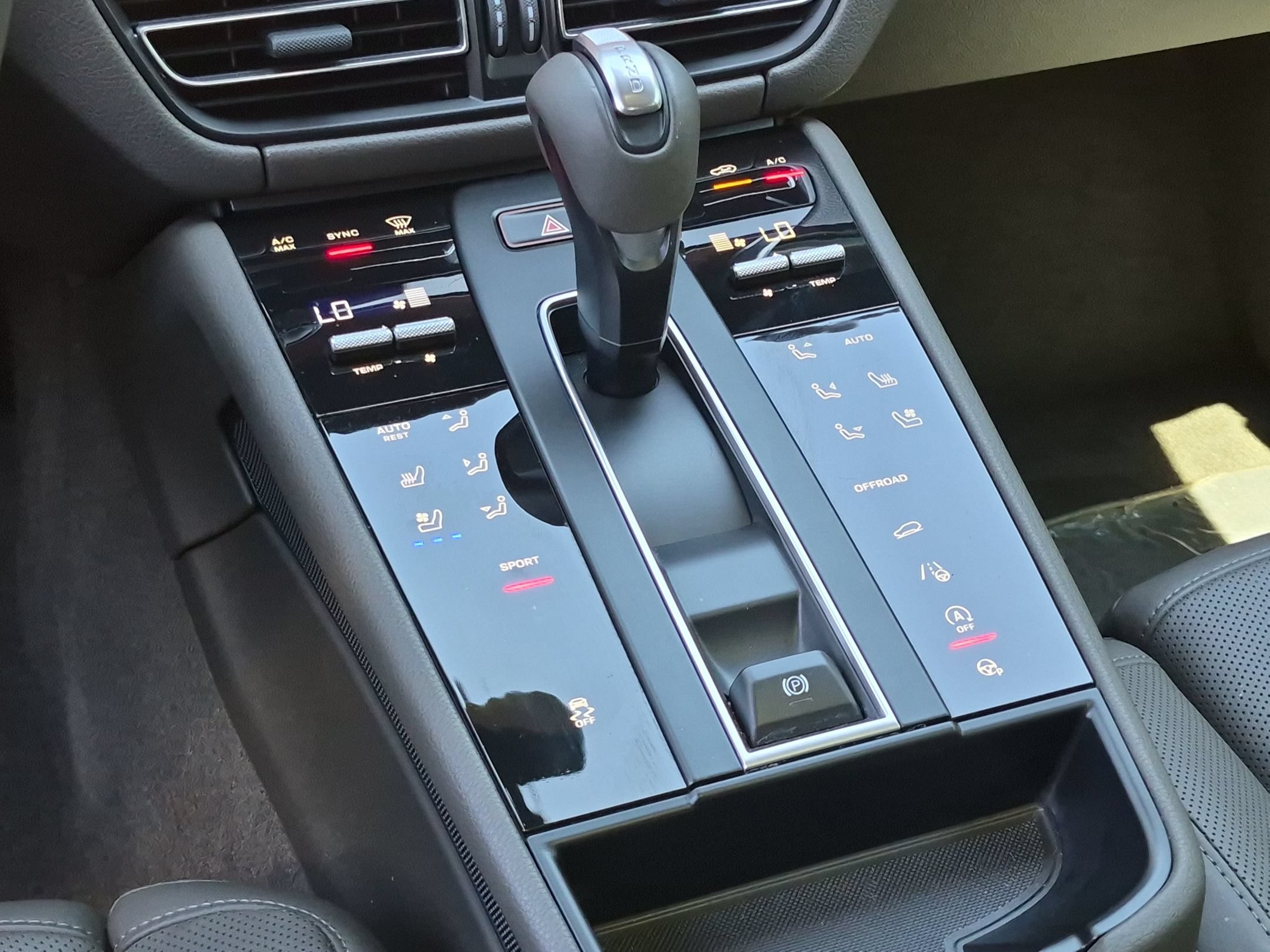 Certified 2026 Porsche Macan AWD/4WD image 15
