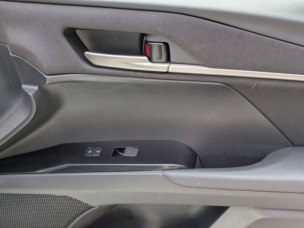 Used 2025 Toyota Camry LE image 33