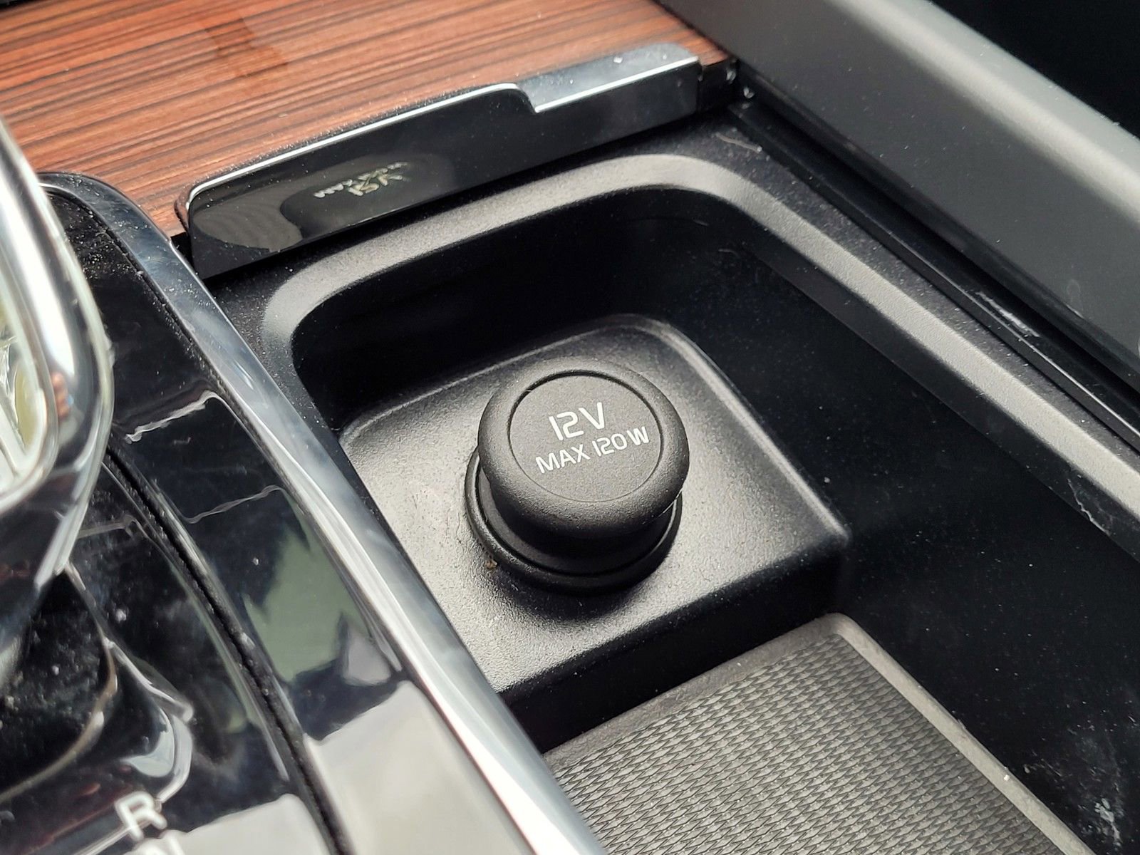 Certified 2023 Volvo XC60 B6 Ultimate w/ Protection Package Premier image 26