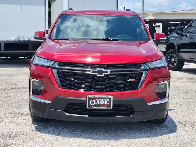 Used 2023 Chevrolet Traverse RS FWD image 2