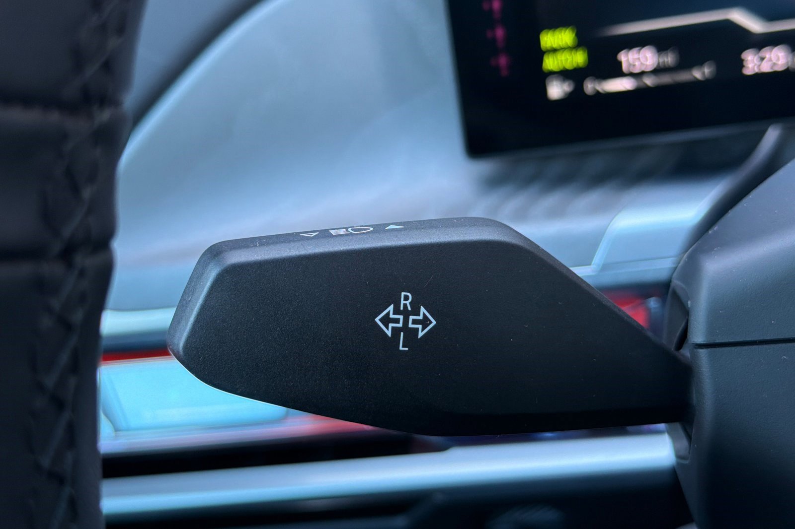 Certified 2023 BMW 740i image 33