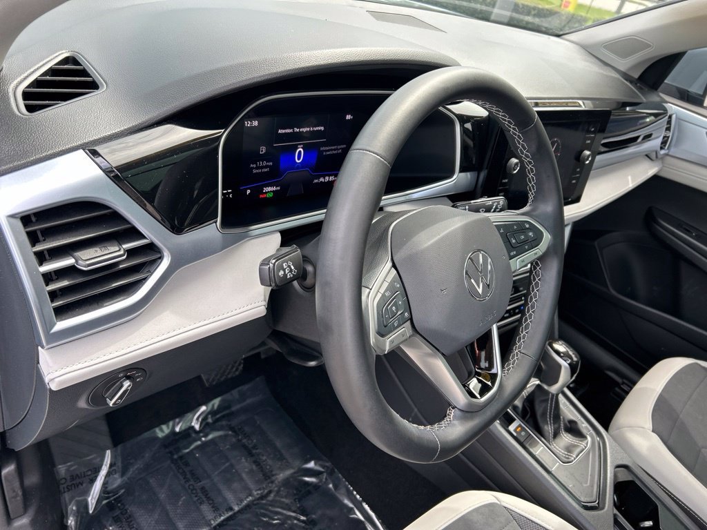 Certified 2025 Volkswagen Taos SE w/ Panoramic Sunroof Package FWD image 23