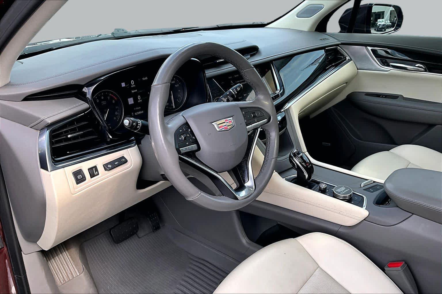 Used 2022 Cadillac XT6 Premium Luxury w/ Technology Package FWD image 18