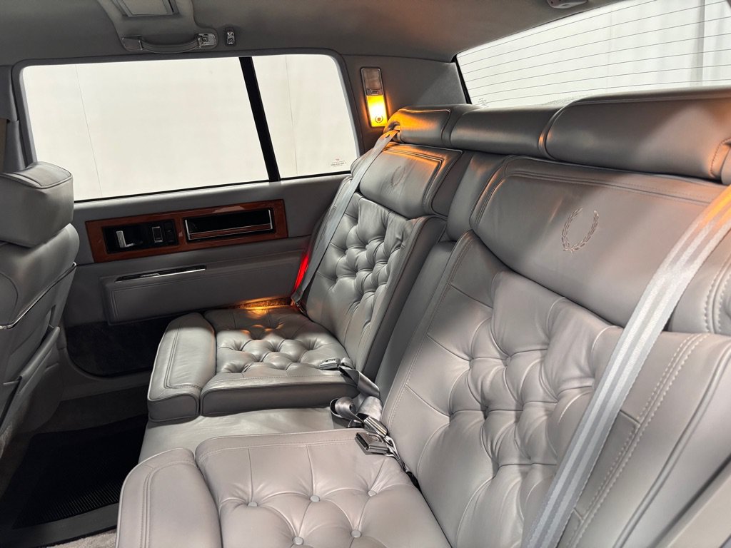 Used 1990 Cadillac Fleetwood Sedan FWD image 23