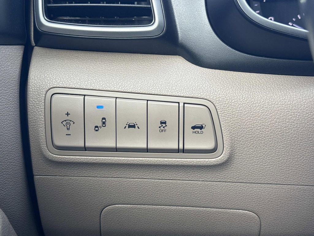 Used 2021 Hyundai Tucson Limited image 22