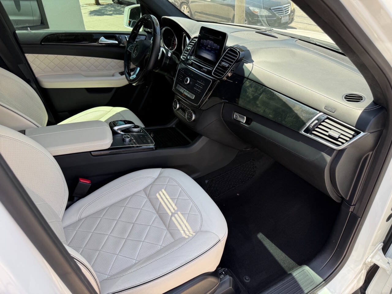 Used 2019 Mercedes-Benz GLS 450 4MATIC image 33