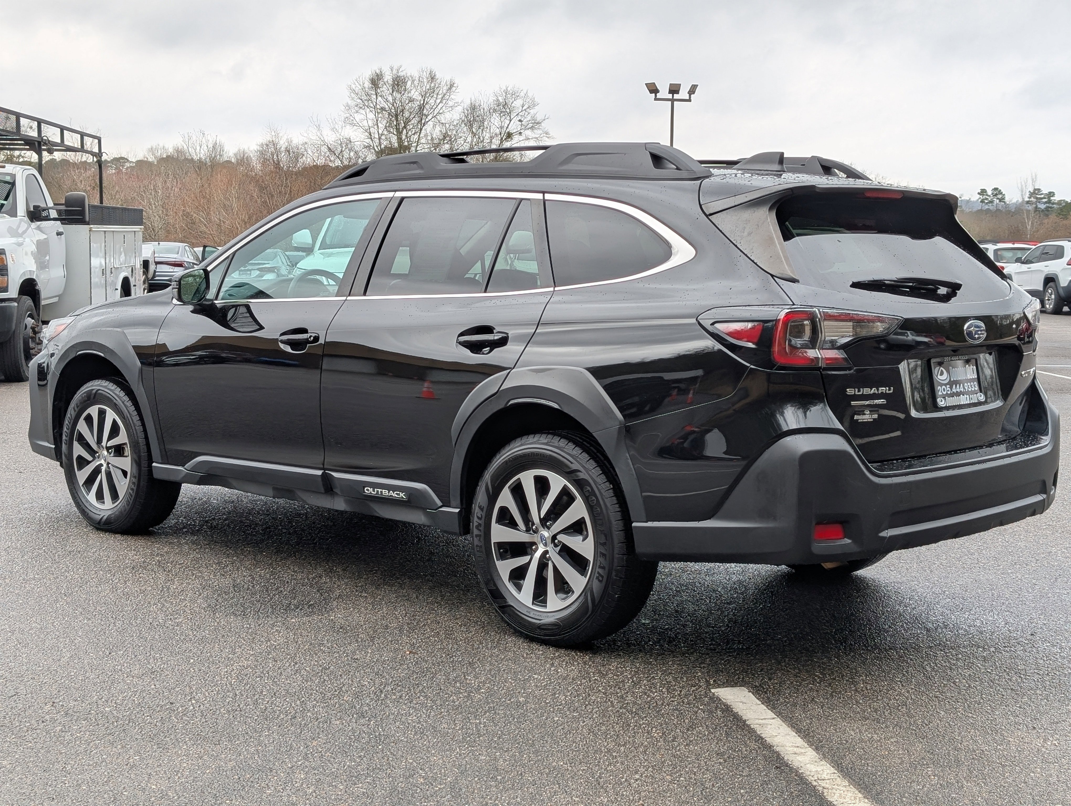Used 2023 Subaru Outback Premium image 7