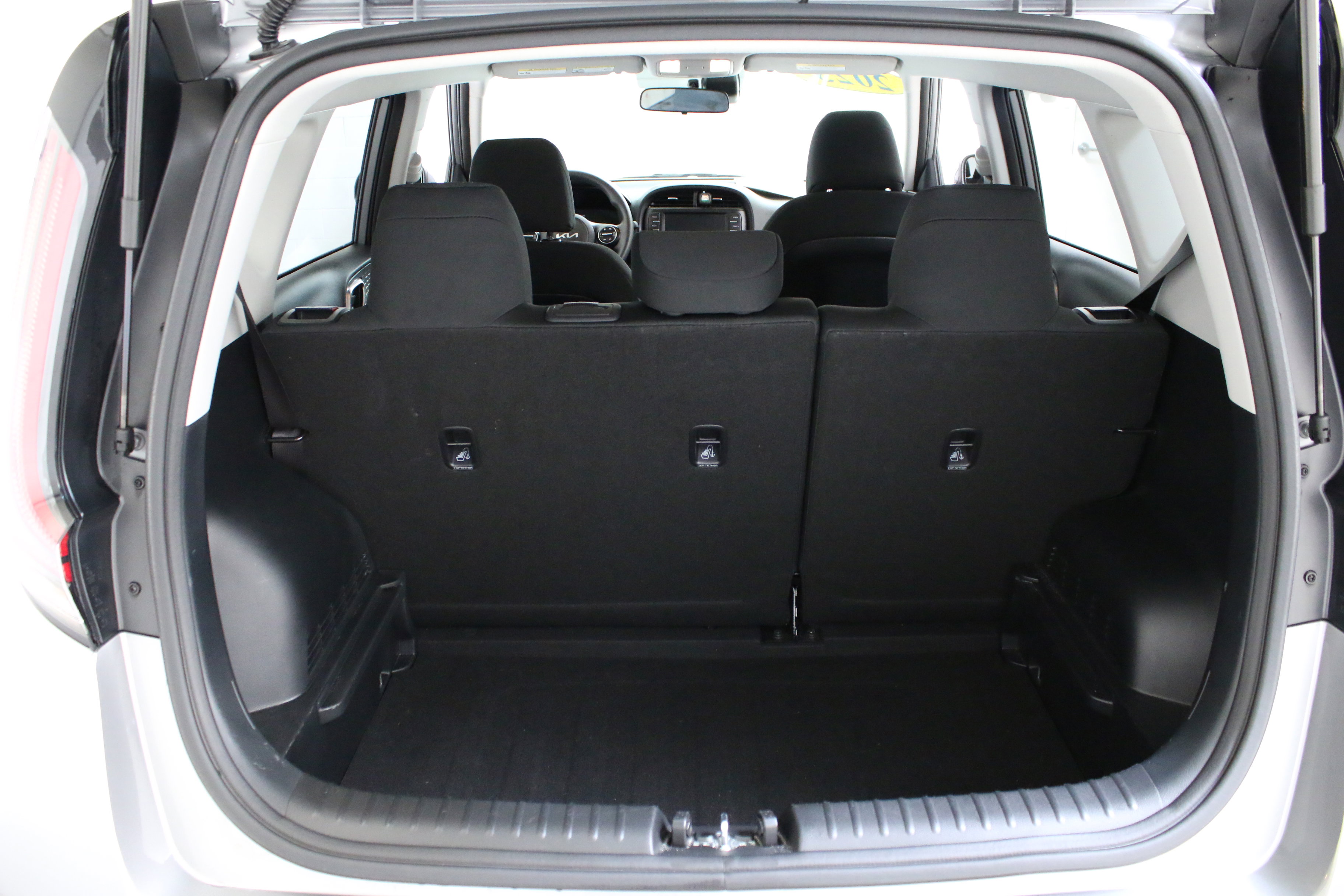 Used 2023 Kia Soul LX w/ LX Technology Package FWD image 24