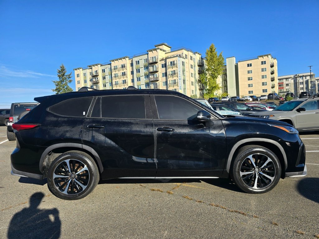 Used 2021 Toyota Highlander XSE FWD image 10