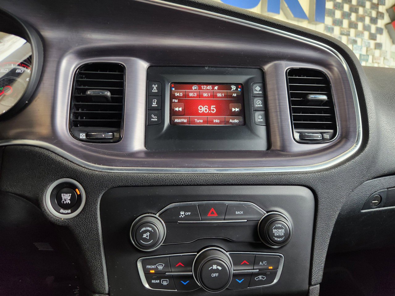 Used 2016 Dodge Charger SE w/ Blacktop Package image 8