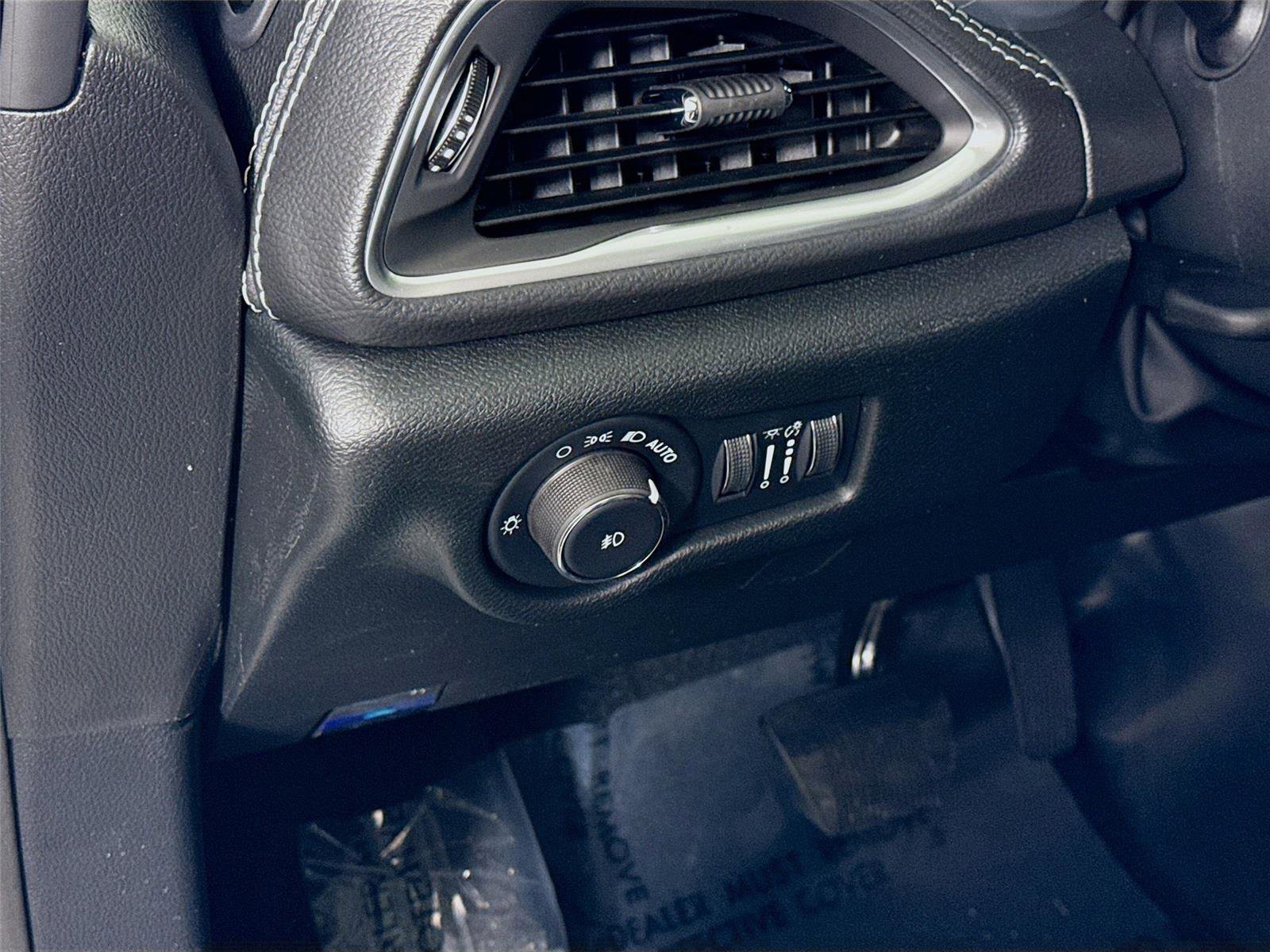 New 2026 Chrysler Pacifica Limited w/ Trailer Tow Group image 5