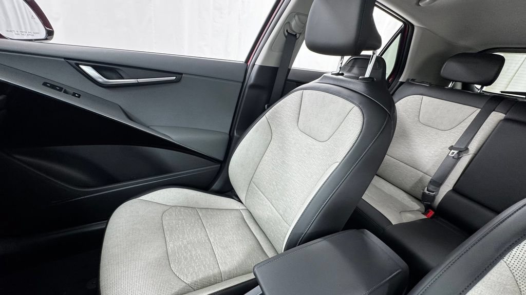 New 2026 Kia Niro FWD image 13