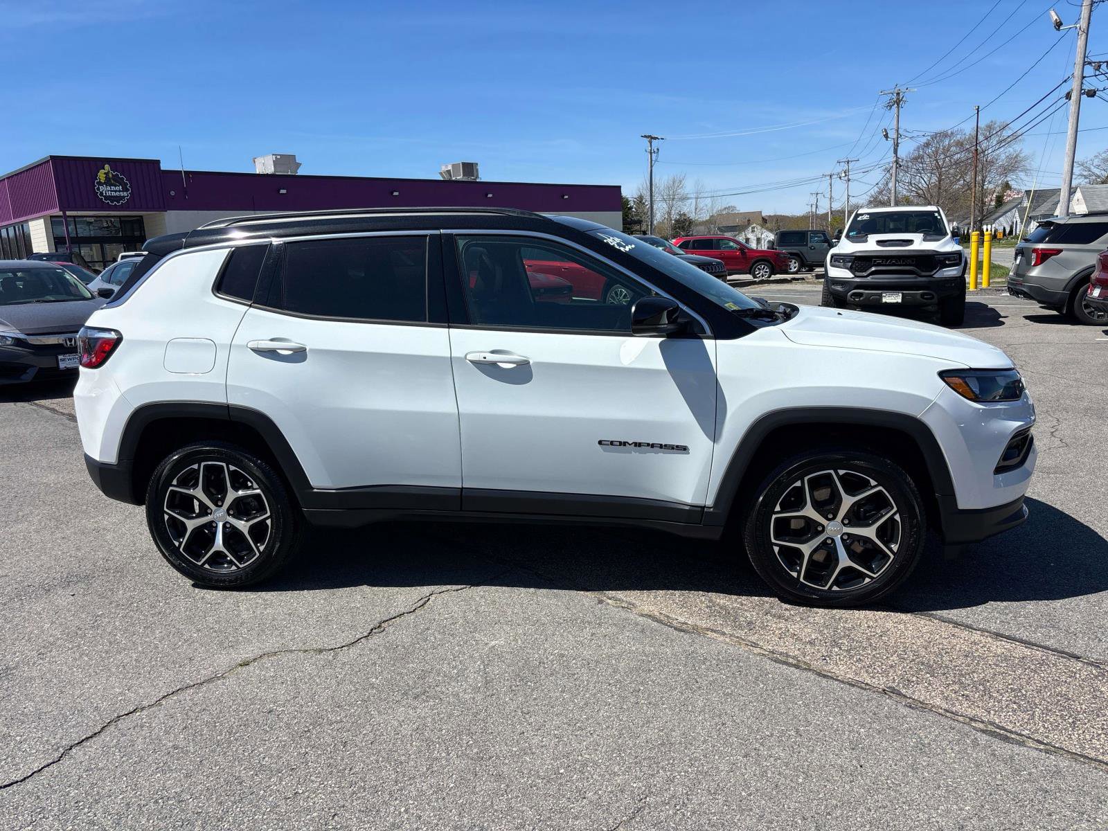 Certified 2024 Jeep Compass Limited w/ Sun and Sound Group AWD/4WD image 2