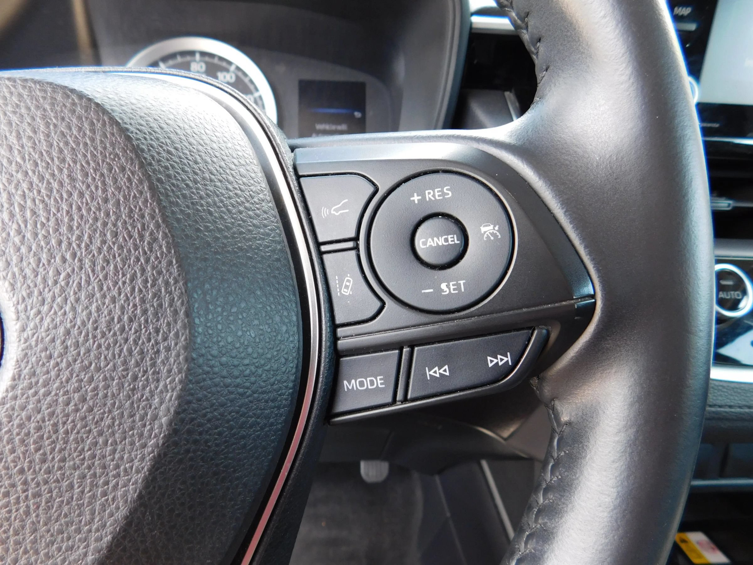 Used 2022 Toyota Corolla Cross LE FWD image 21