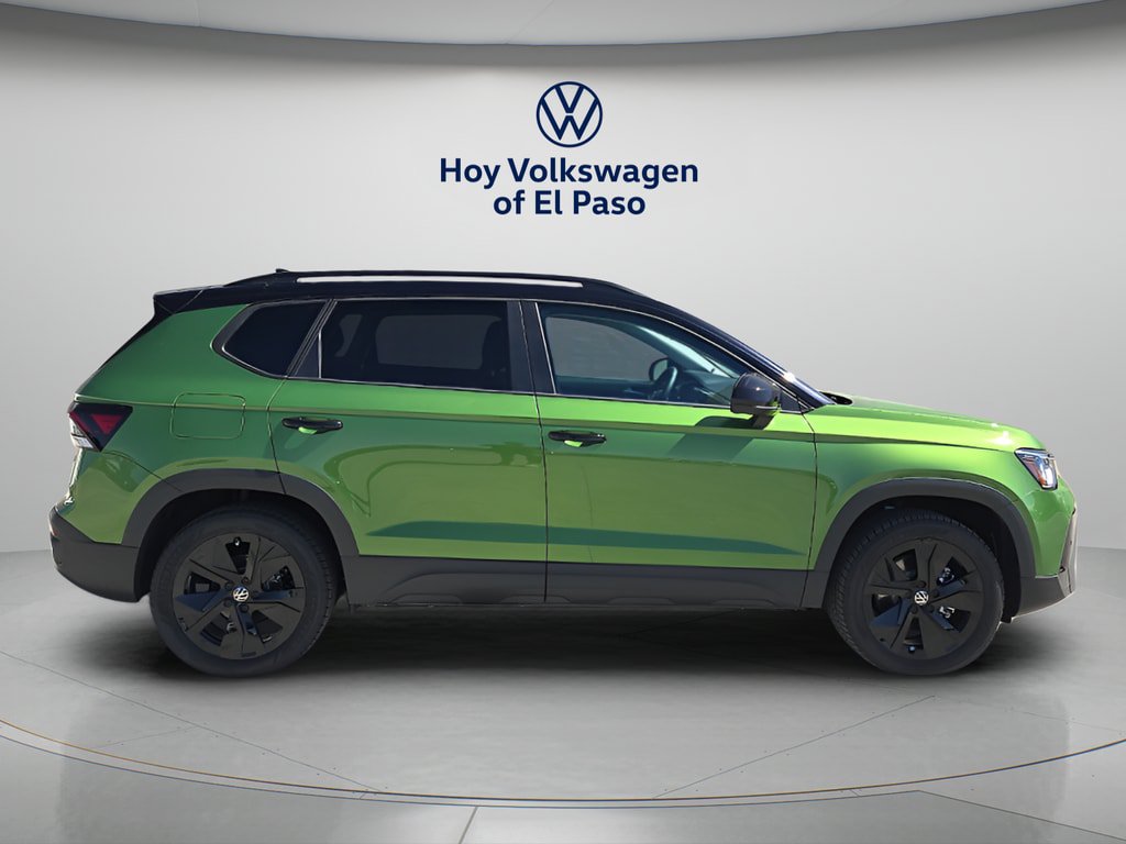 New 2026 Volkswagen Taos SE FWD image 2