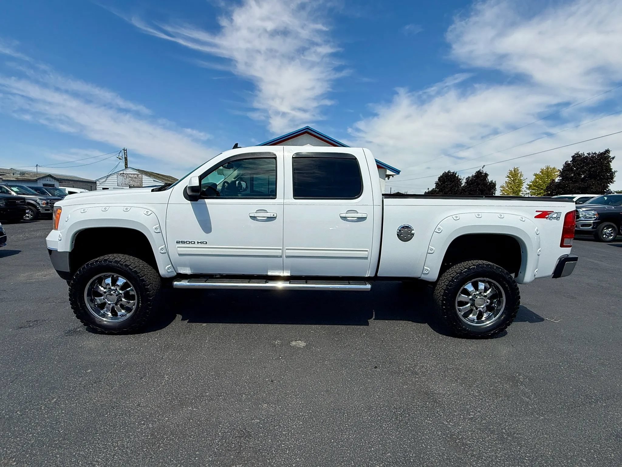 Used 2011 GMC Sierra 2500 SLT w/ SLT Convenience Package AWD/4WD image 2