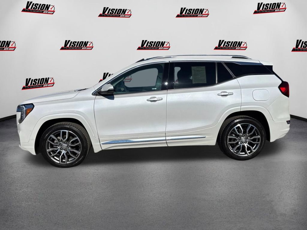 Used 2022 GMC Terrain Denali w/ Denali Premium Package AWD/4WD image 8