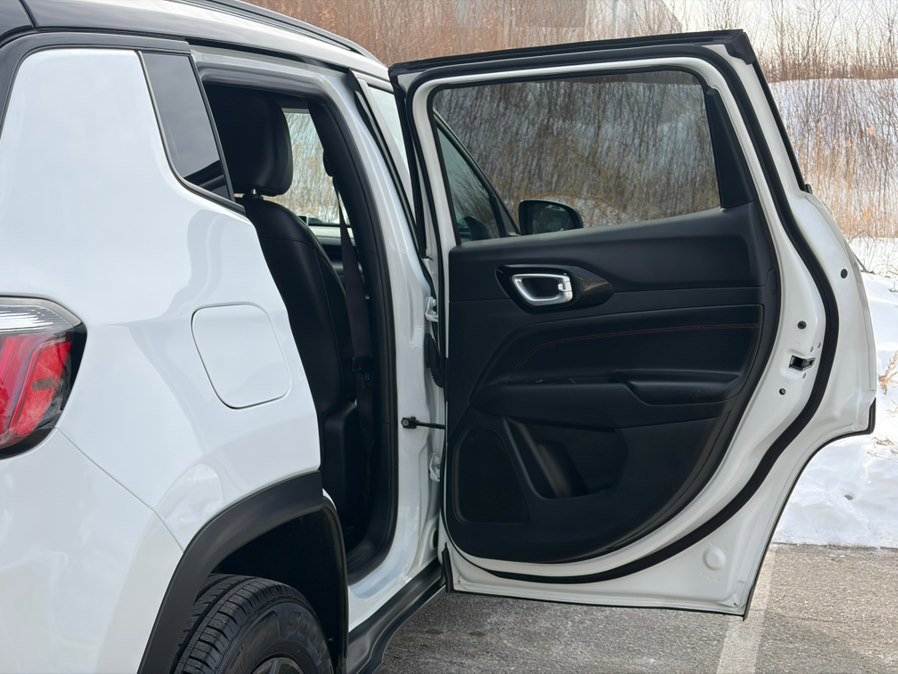 Used 2023 Jeep Compass Trailhawk image 16