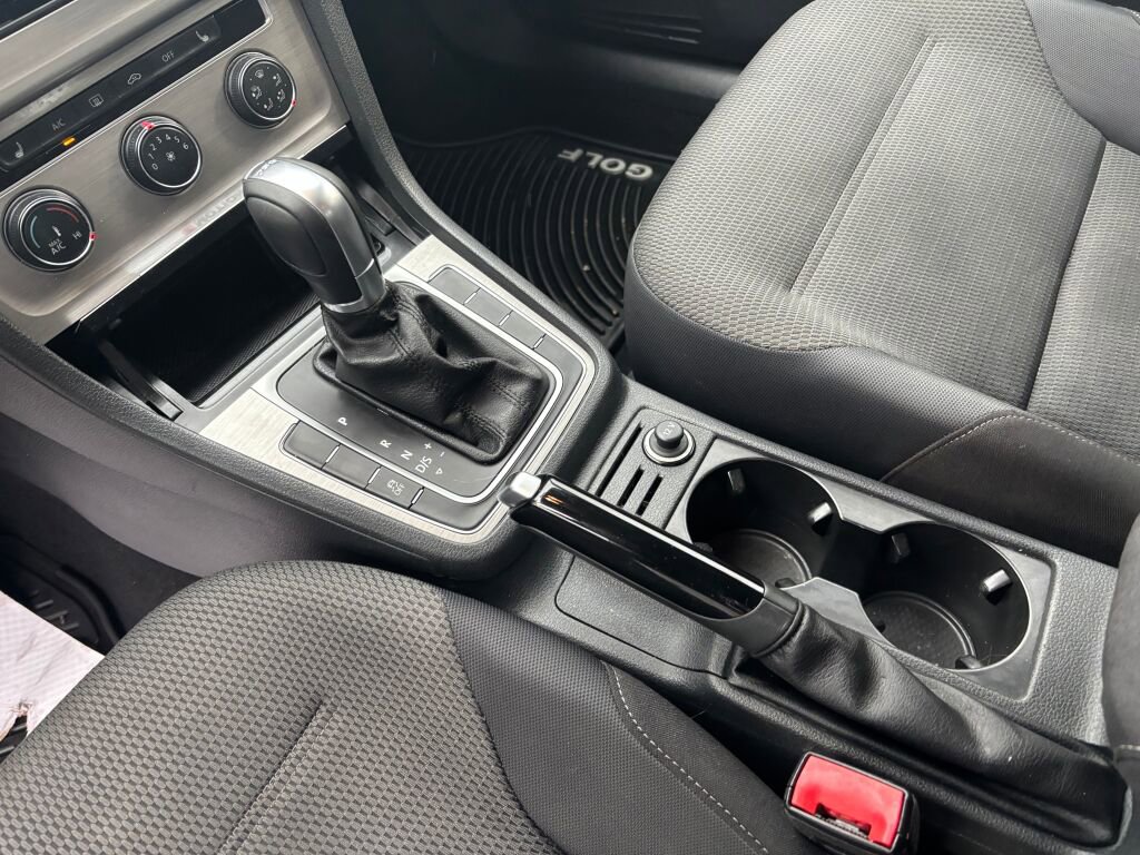 Used 2017 Volkswagen Golf S image 14