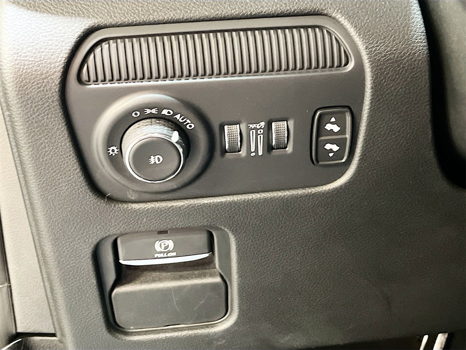 Used 2024 Jeep Wagoneer L 4WD image 10