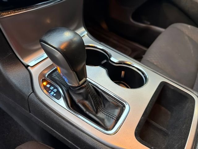 Used 2019 Jeep Grand Cherokee Laredo w/ 18" Wheel & 8.4" Radio Group image 27