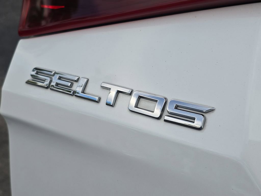 Used 2021 Kia Seltos SX w/ SX Sunroof Package image 9