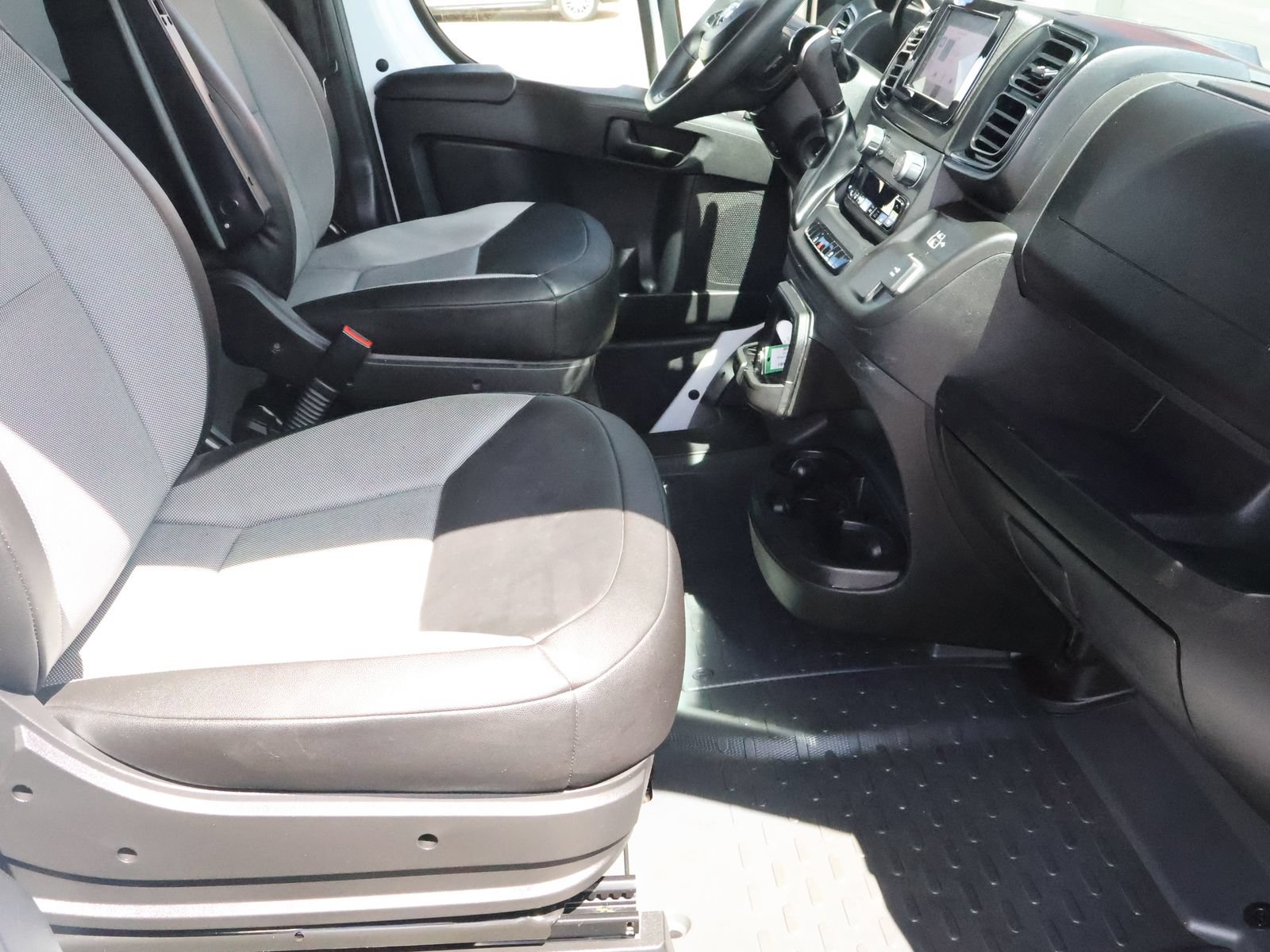 Used 2025 RAM ProMaster 2500 w/ Convenience Group FWD image 45