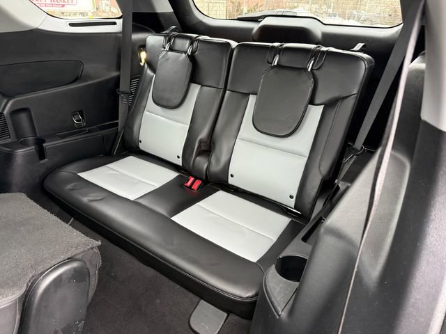 Used 2022 Ford Explorer XLT w/ Equipment Group 202A image 7