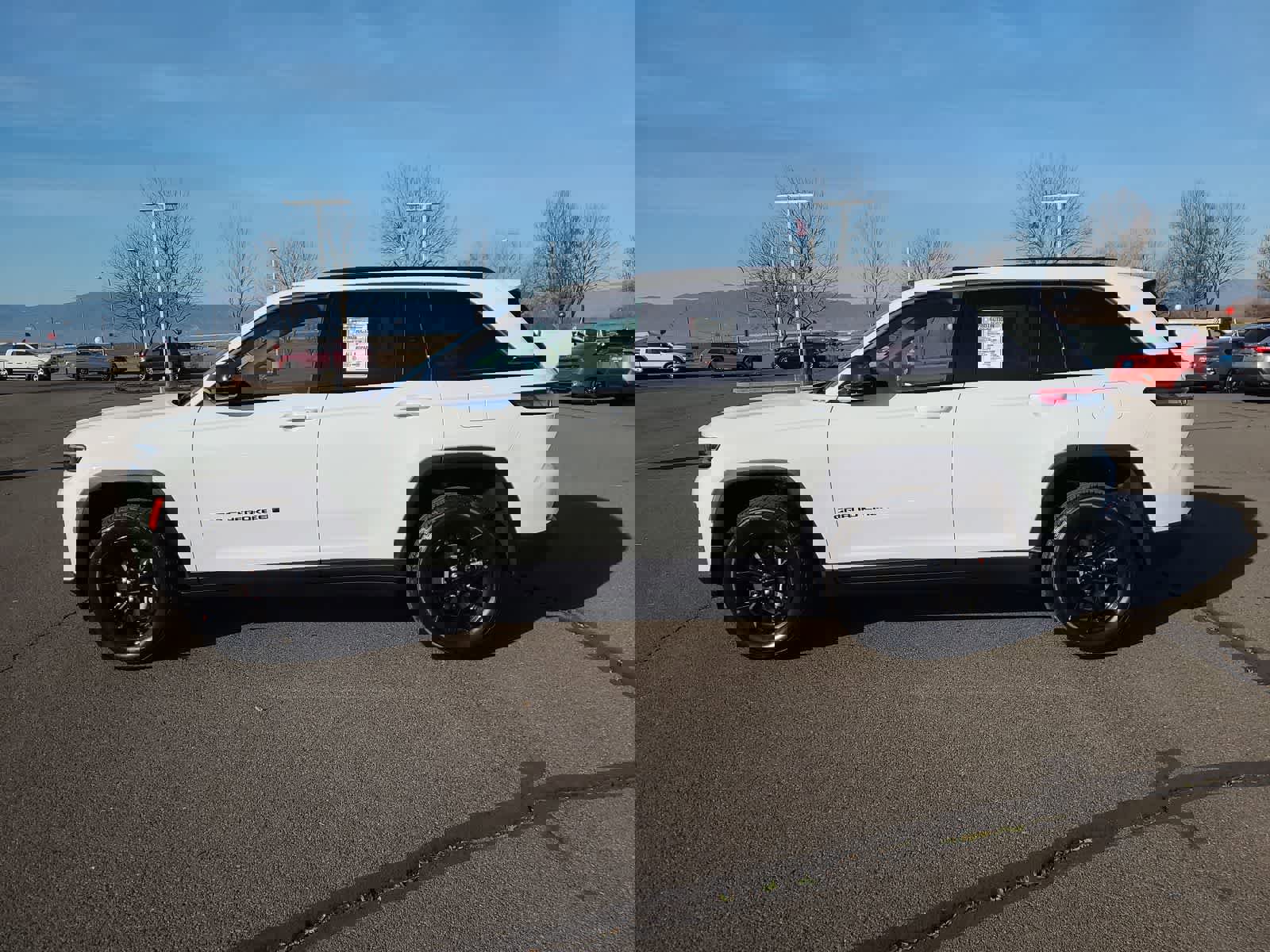 New 2026 Jeep Grand Cherokee Altitude image 11