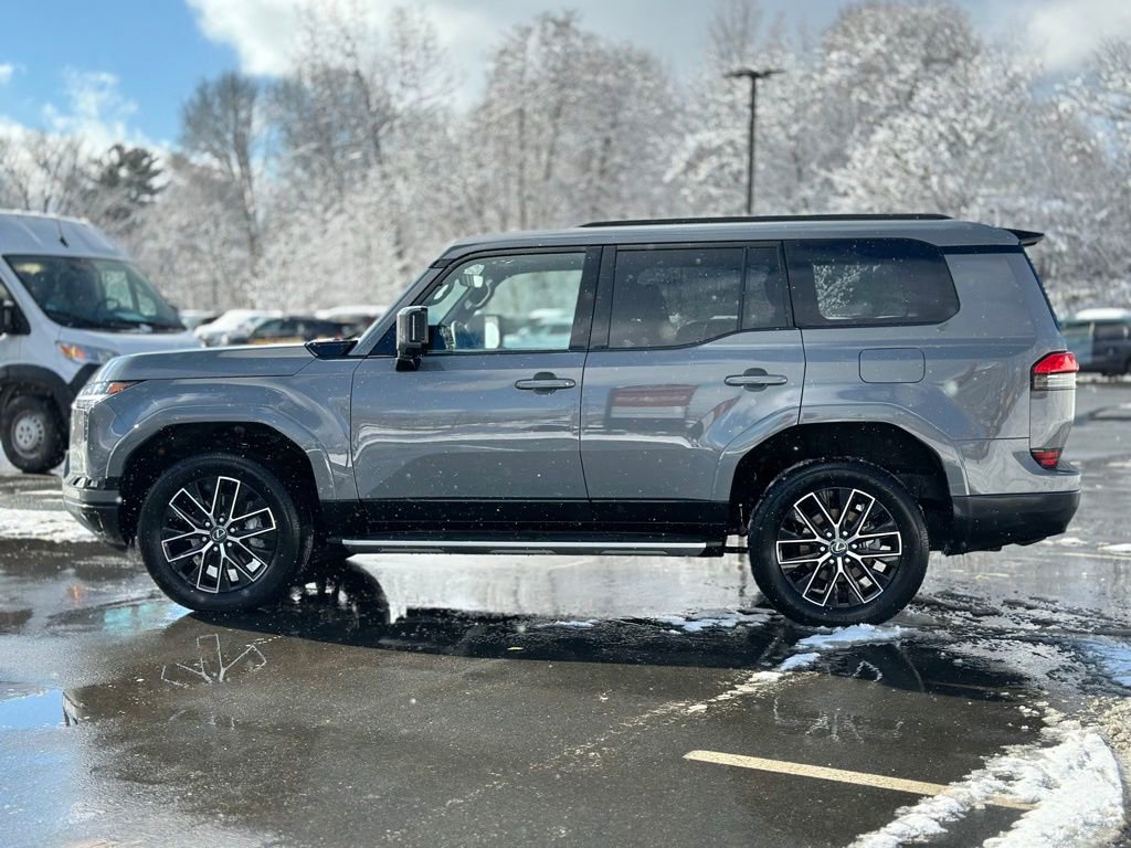 Used 2025 Lexus GX 550 image 3