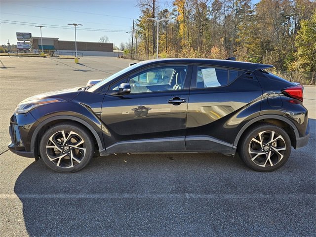 Used 2022 Toyota C-HR XLE image 3