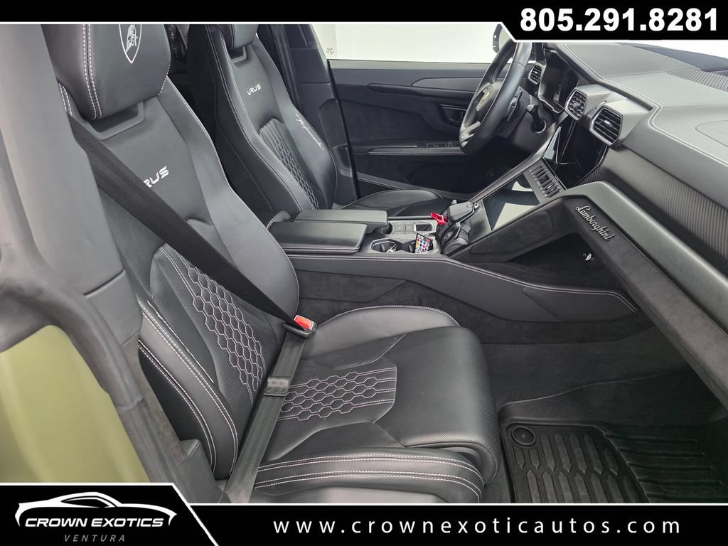 Used 2024 Lamborghini Urus Performante AWD/4WD image 12