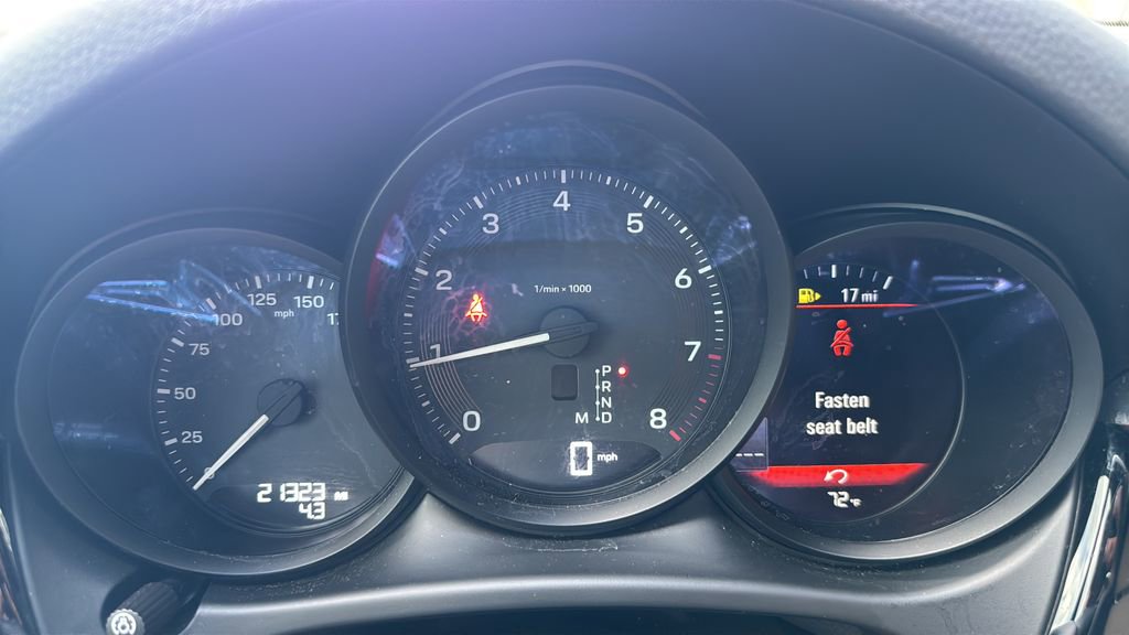 Certified 2023 Porsche Macan w/ Premium Package Plus image 10