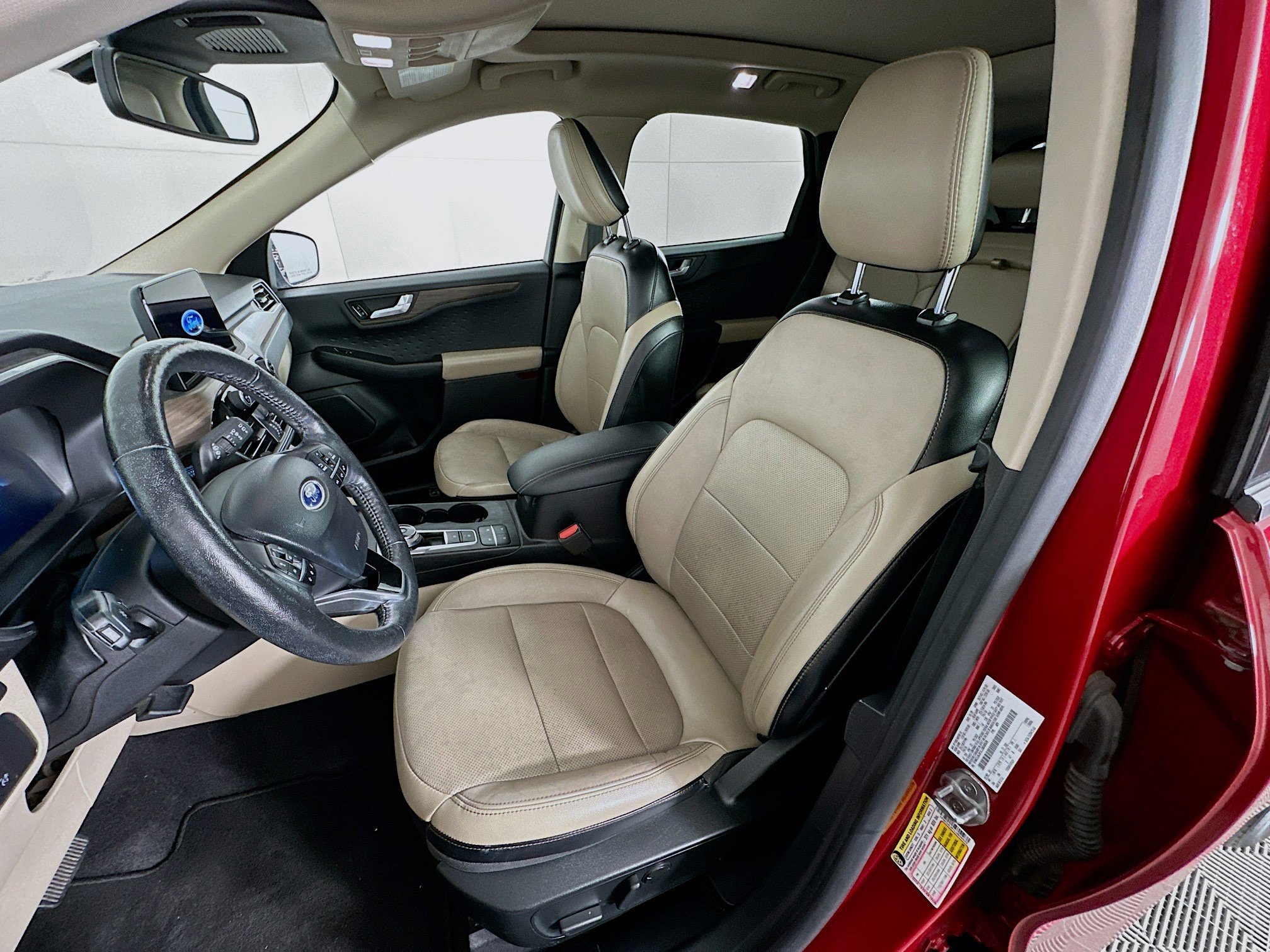 Used 2020 Ford Escape Titanium image 13