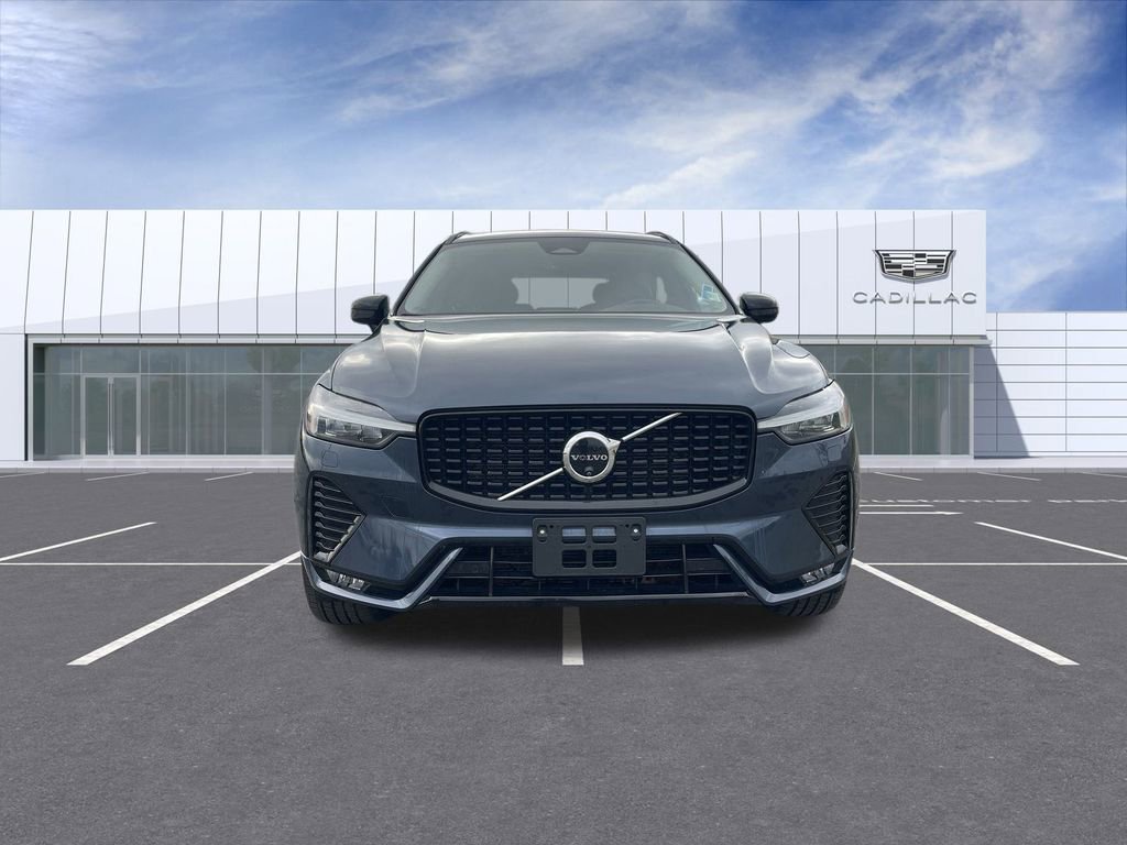 Used 2024 Volvo XC60 B5 Plus image 3