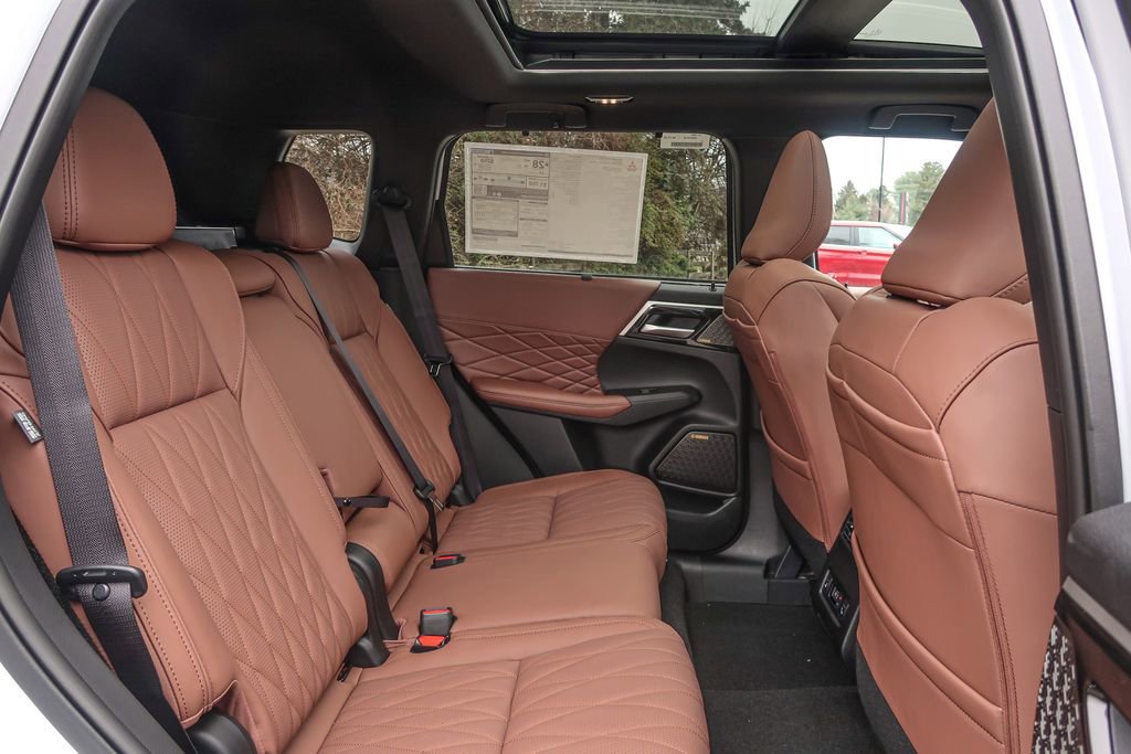 New 2026 Mitsubishi Outlander SEL image 18