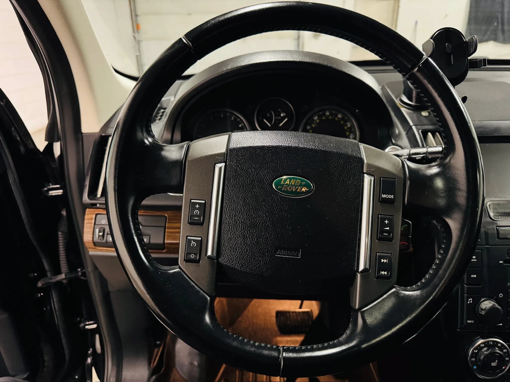 Used 2010 Land Rover LR2 HSE AWD/4WD image 18