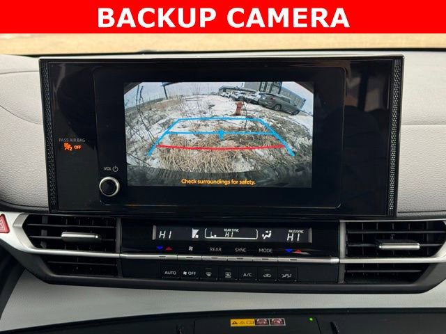 Certified 2025 Toyota Sienna LE image 4