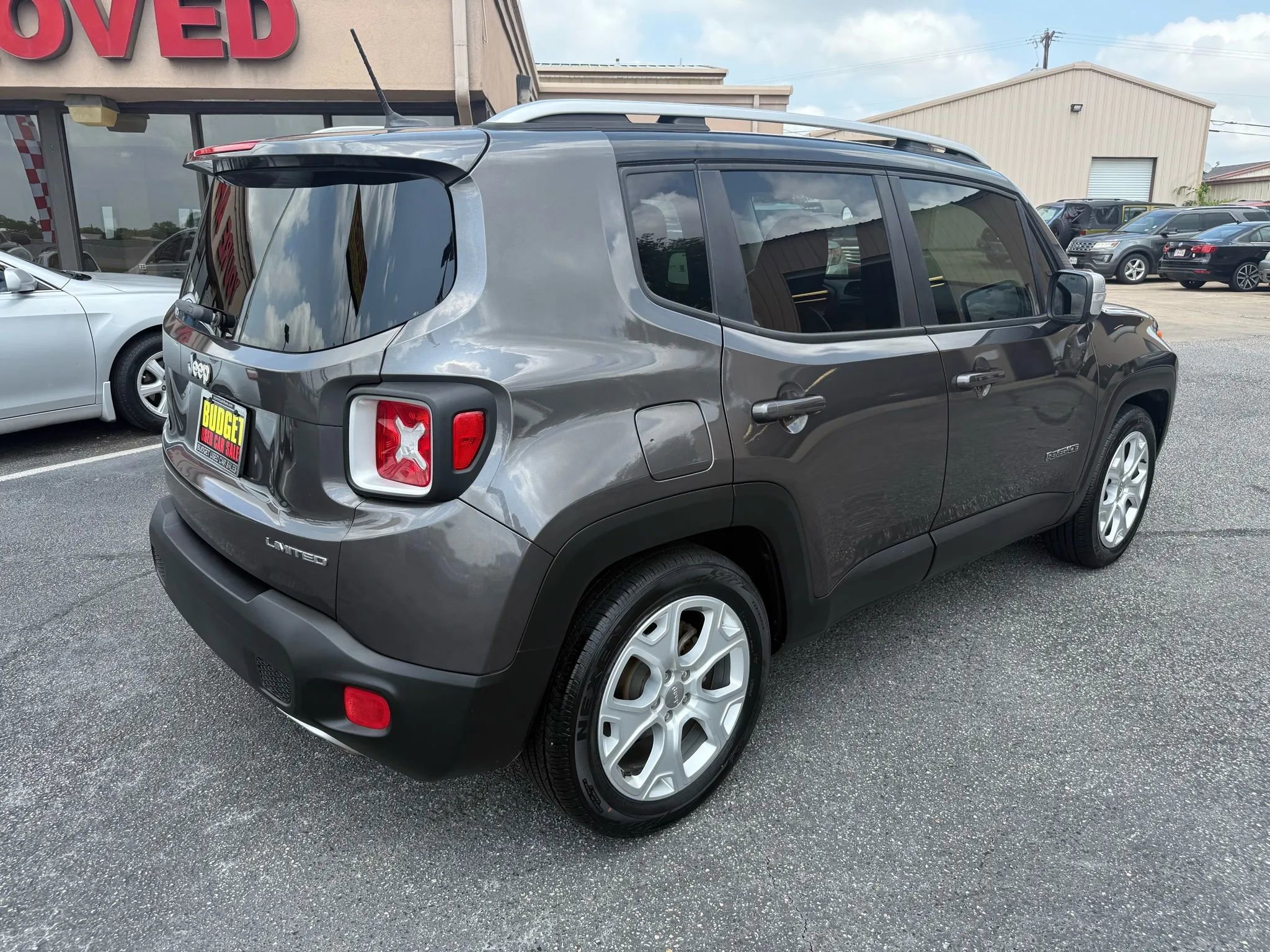 Used 2017 Jeep Renegade Limited image 5