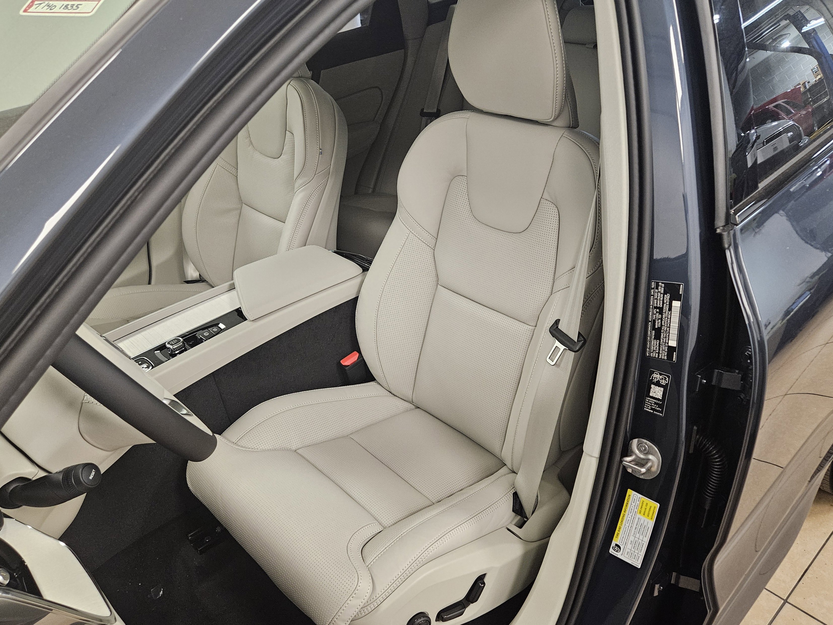 New 2026 Volvo XC60 B5 Ultra w/ Protection Package Premier image 41