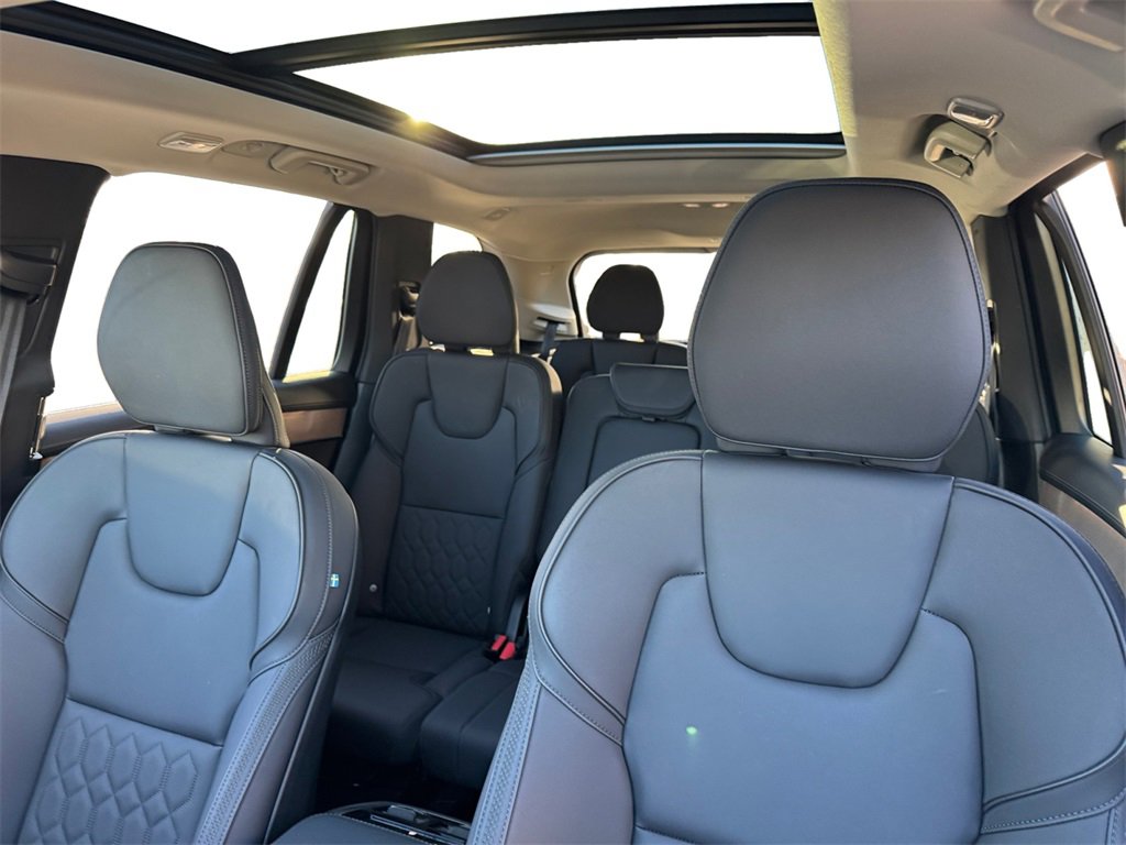 Certified 2025 Volvo XC90 B5 Plus image 21