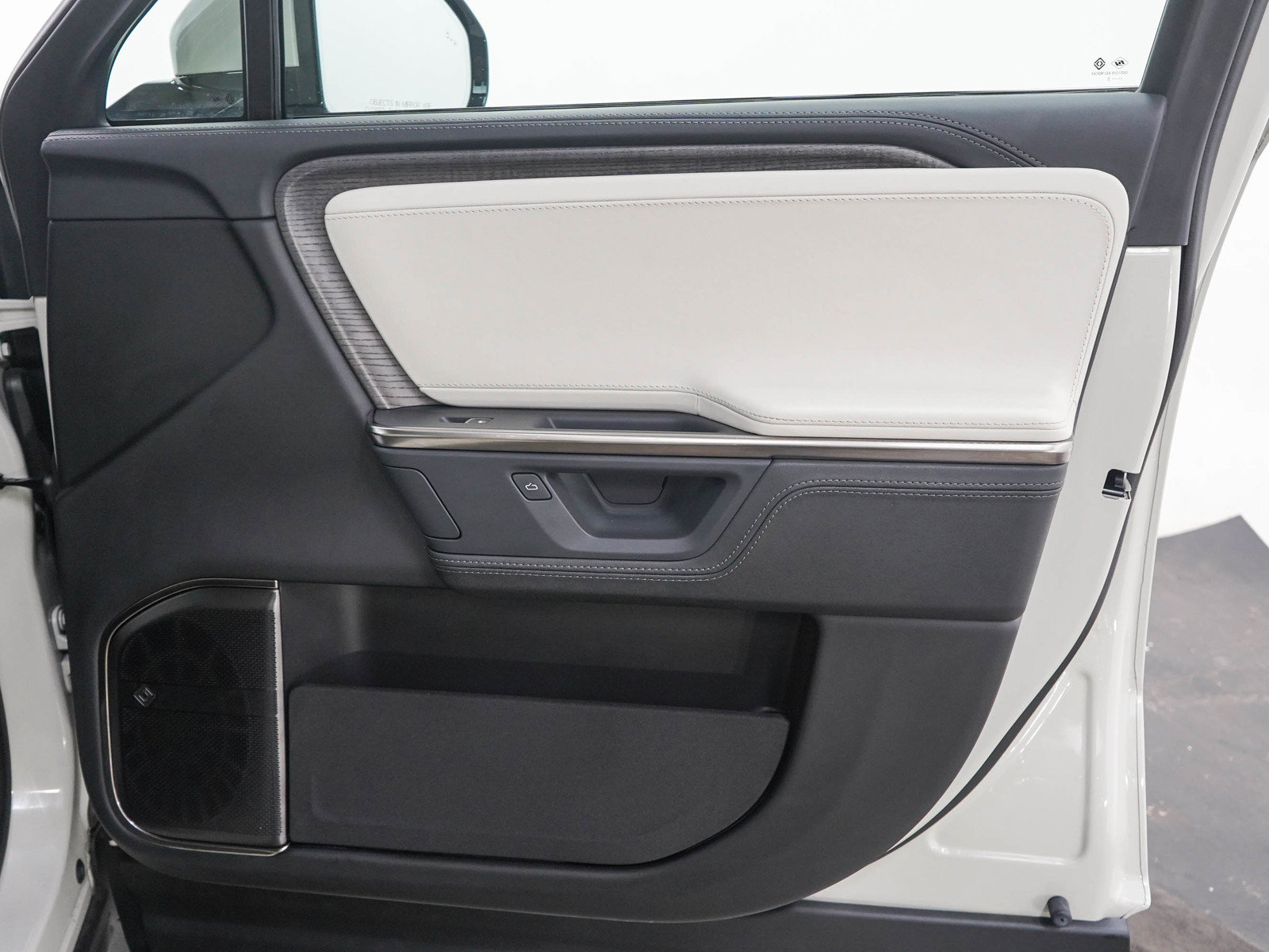 Used 2025 Rivian R1T Adventure Tri AWD/4WD image 13