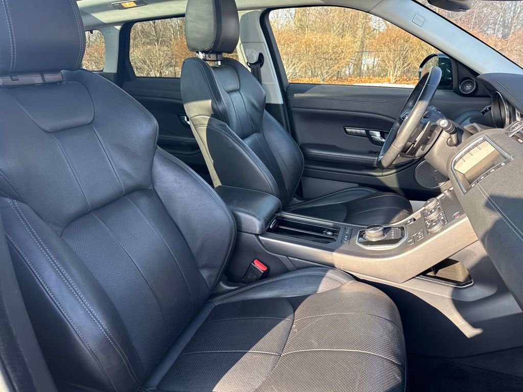 Used 2019 Land Rover Range Rover Evoque SE Premium image 16