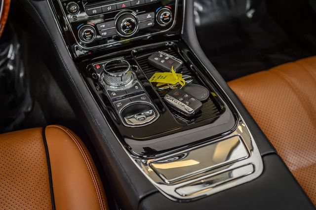 Used 2016 Jaguar XJ R-Sport AWD/4WD image 31